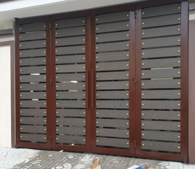 Cổng sắt hộp 4 cánh giả gỗ cao cấp