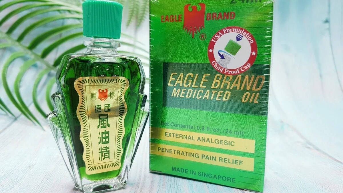 Đặt lọ dầu gió trong tủ quần áo bạn sẽ thấy công dụng bất ngờ