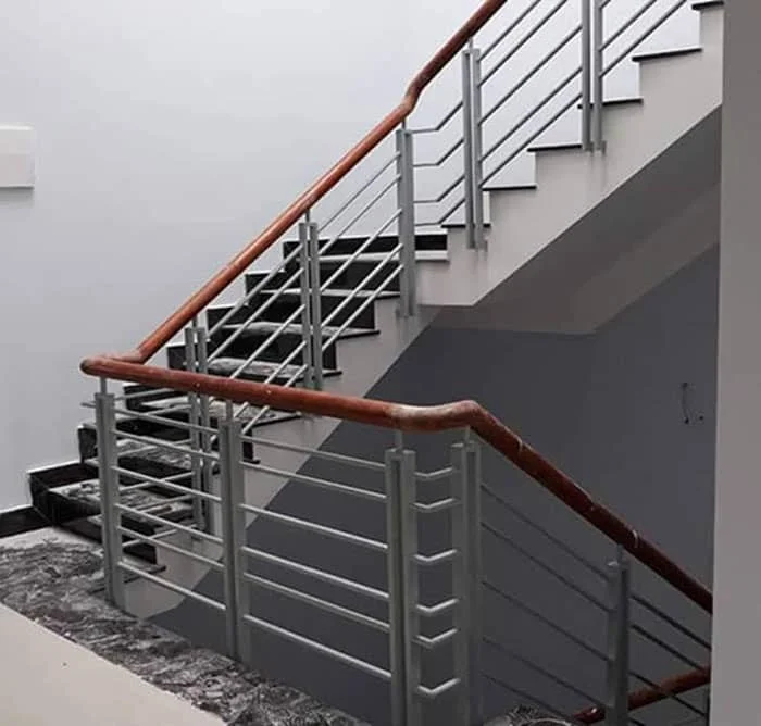 Cầu thang sắt thiết kế đơn giản