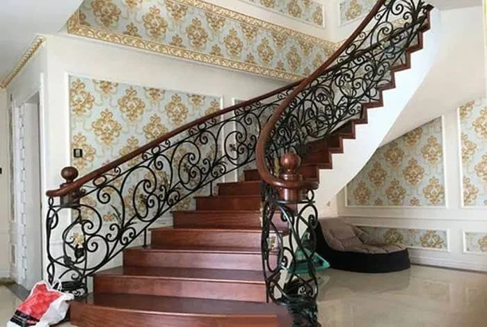 Mẫu cầu thang thiết kế cổ điển sang trọng mà lịch sự