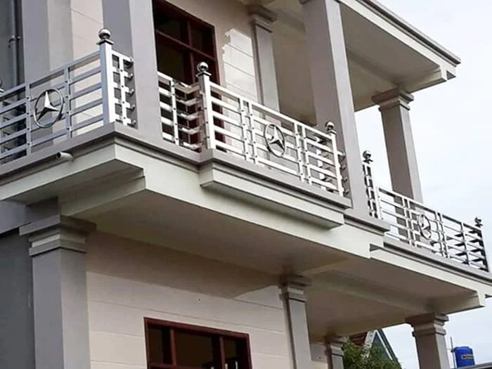 Mẫu ban công lan can sáng đẹp bằng chất liệu inox 304 hiện đại