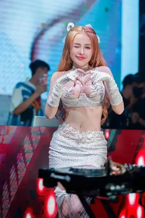 ngân 98 sexy — ảnh 9