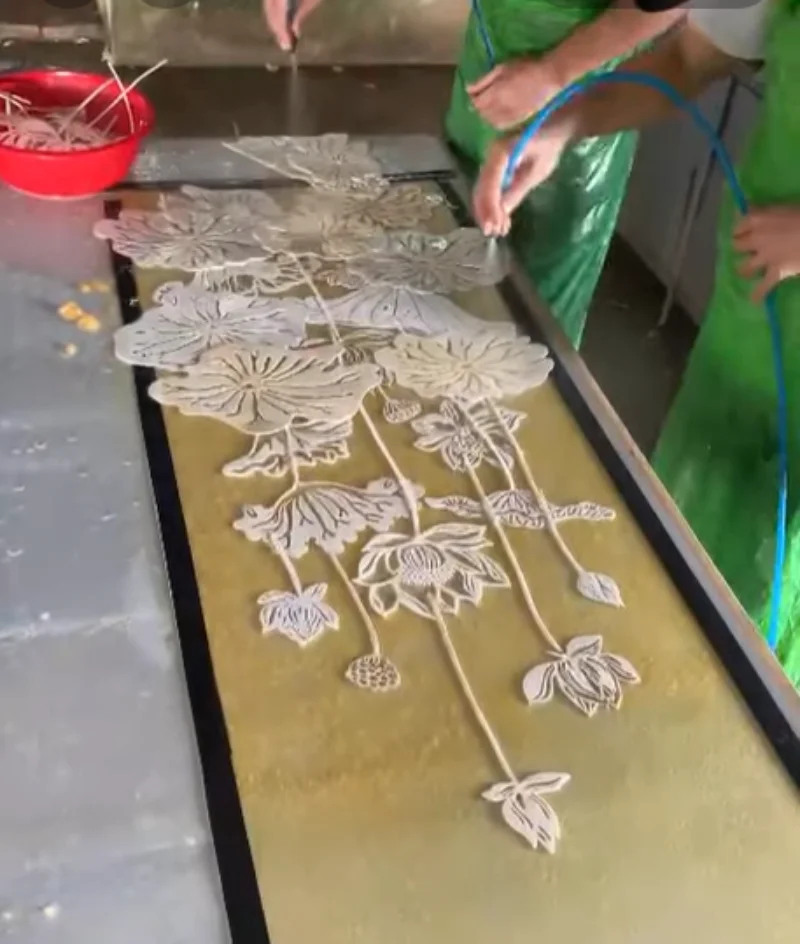 Xử lý bề mặt để tạo độ bền cho tranh trúc chỉ