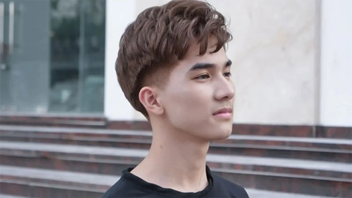 Cắt tóc side part xoăn