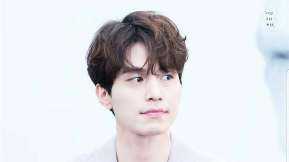 Tóc side part mái dài uốn nhẹ