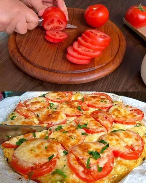 Pizza cà chua tươi phủ phô mai và rau mùi
