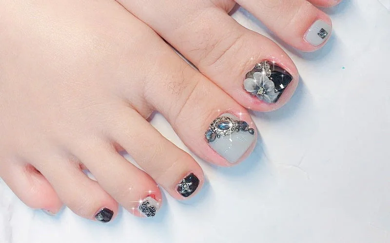 Mau nail chan dep hoa tiet hoa da tinh te