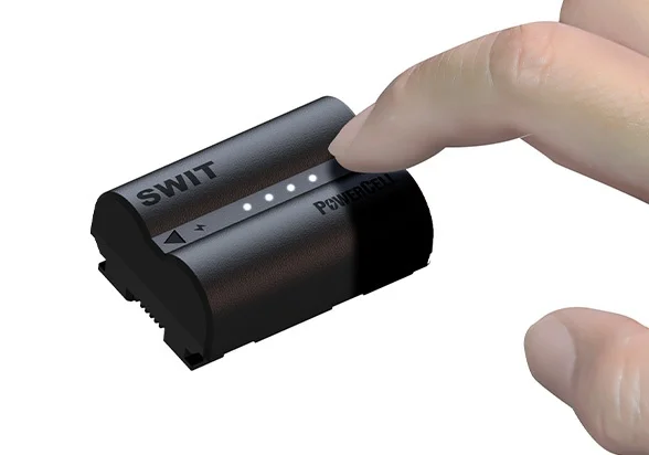 ảnh pin nam SWIT đen có đèn LED hiển thị mức pin