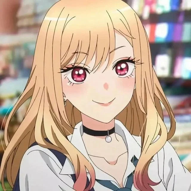 Hình ảnh anime nữ với nụ cười lạnh lùng bí ẩn.