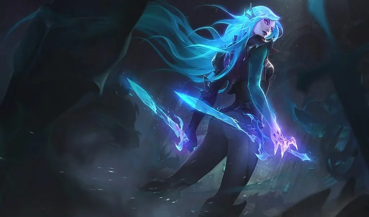 Nữ chiến binh fantasy tóc xanh cầm vũ khí phát sáng trong khung cảnh huyền ảo