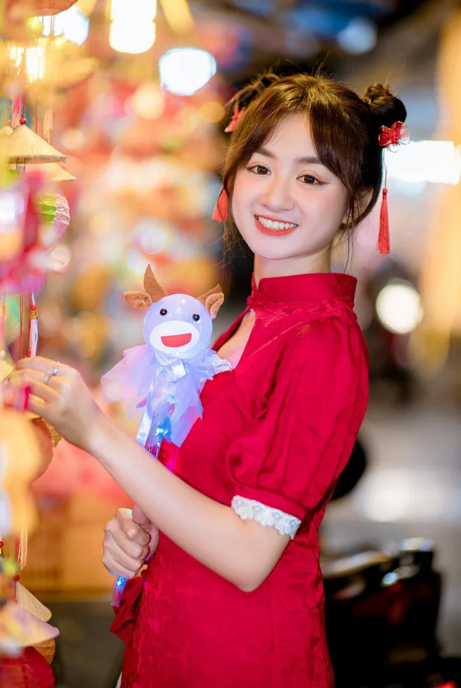 Cô nàng 20 tuổi như được trở về tuổi thơ nhờ bộ ảnh Tết Trung Thu rực rỡ